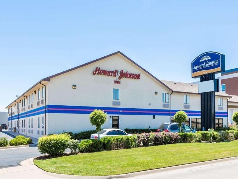 Howard Johnson By Wyndham Wichita Airport Eksteriør billede