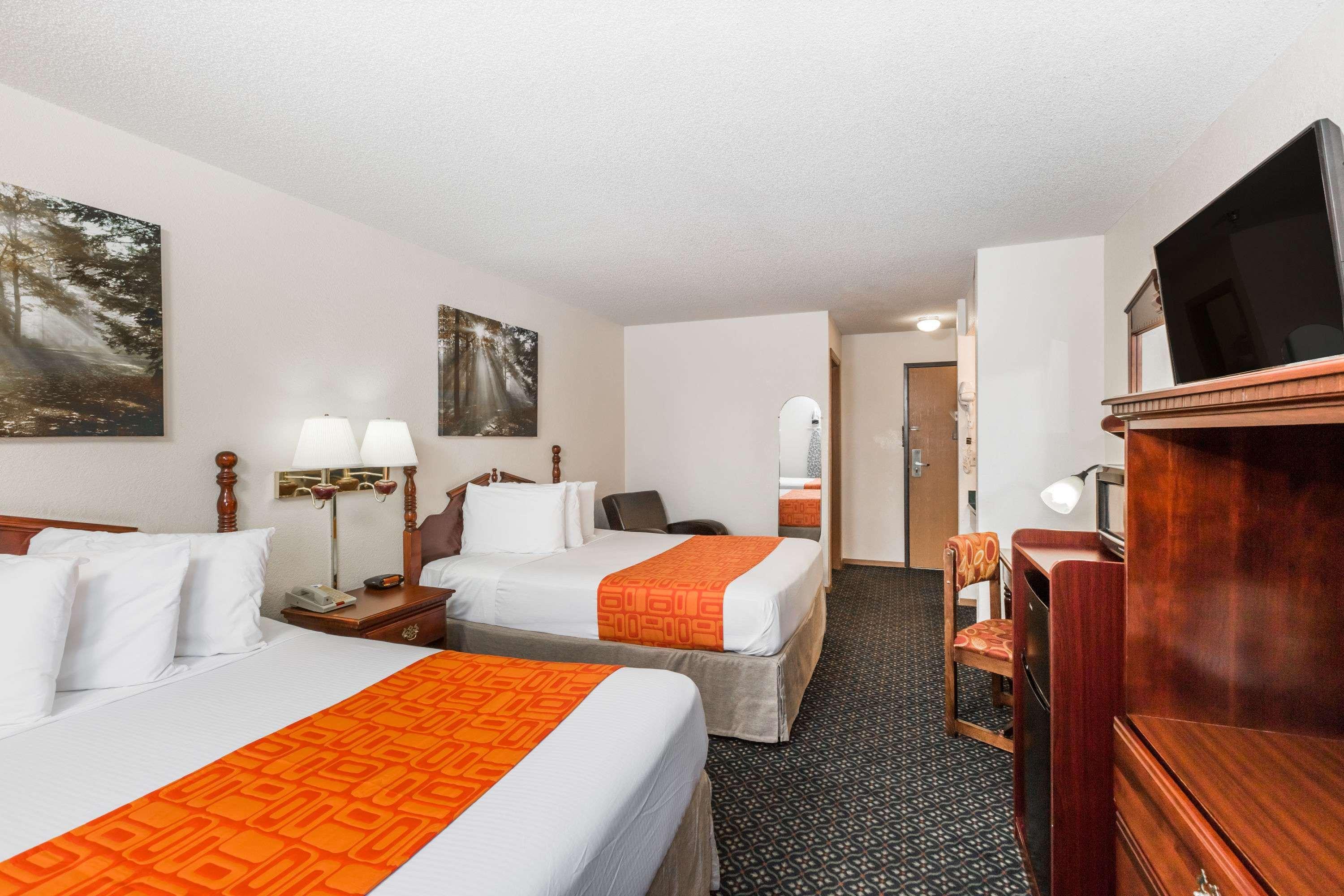 Howard Johnson By Wyndham Wichita Airport Eksteriør billede