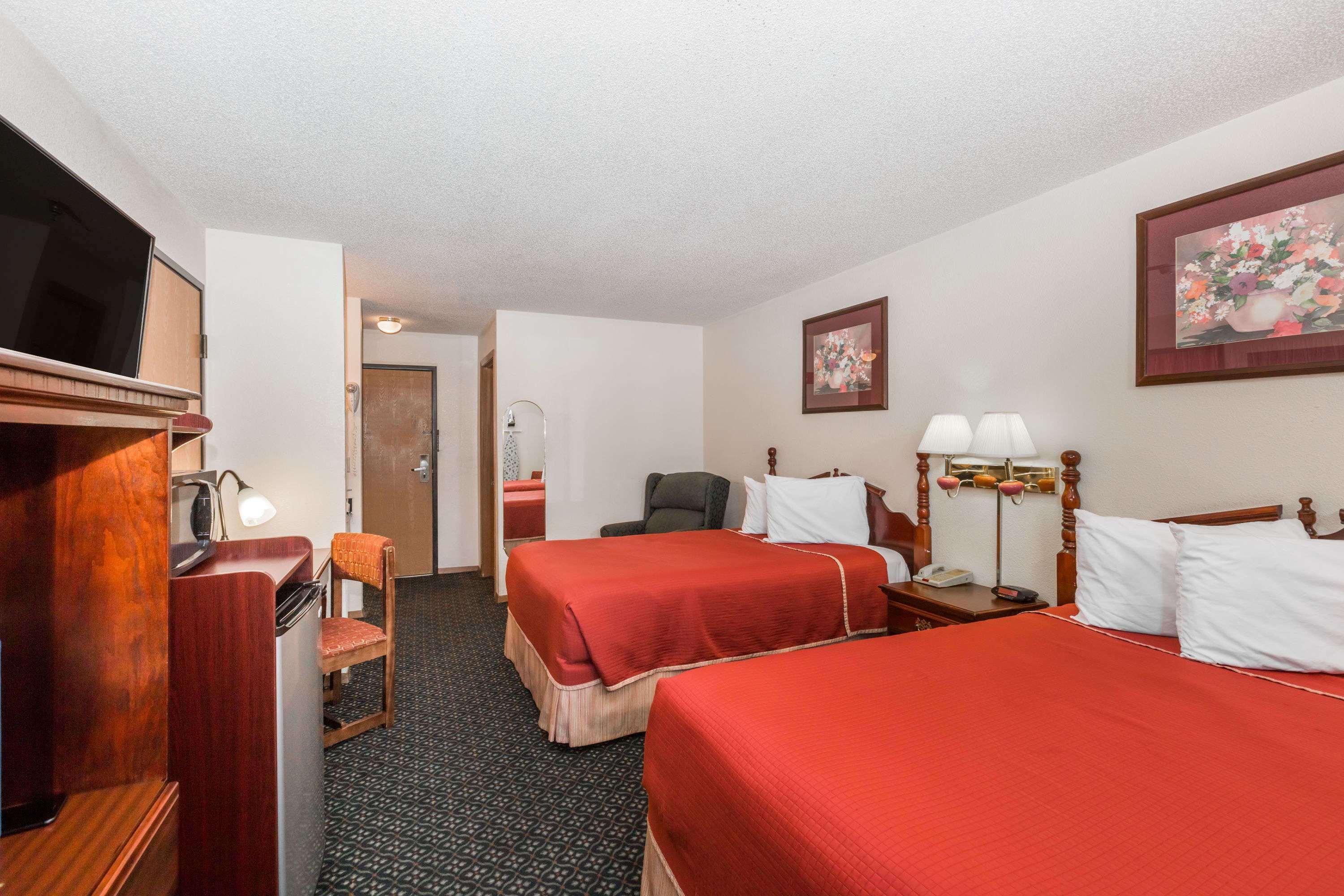 Howard Johnson By Wyndham Wichita Airport Eksteriør billede
