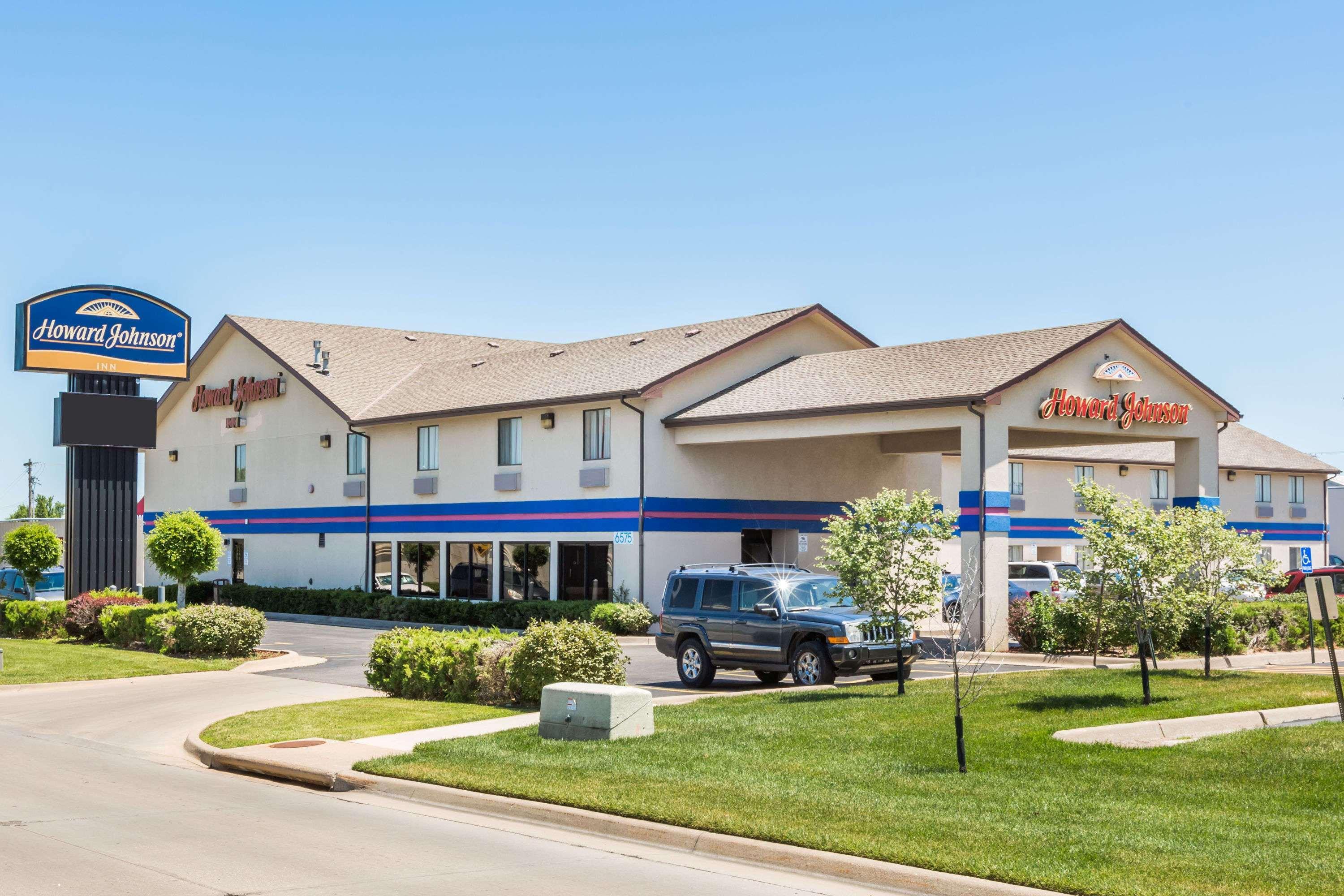 Howard Johnson By Wyndham Wichita Airport Eksteriør billede