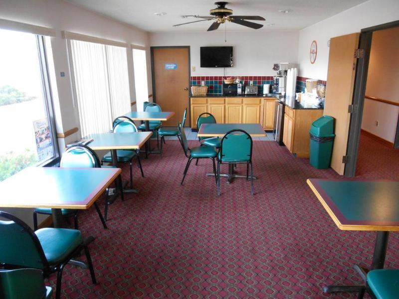 Howard Johnson By Wyndham Wichita Airport Eksteriør billede