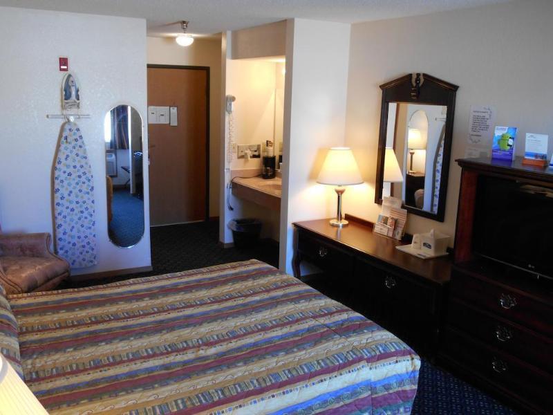 Howard Johnson By Wyndham Wichita Airport Eksteriør billede